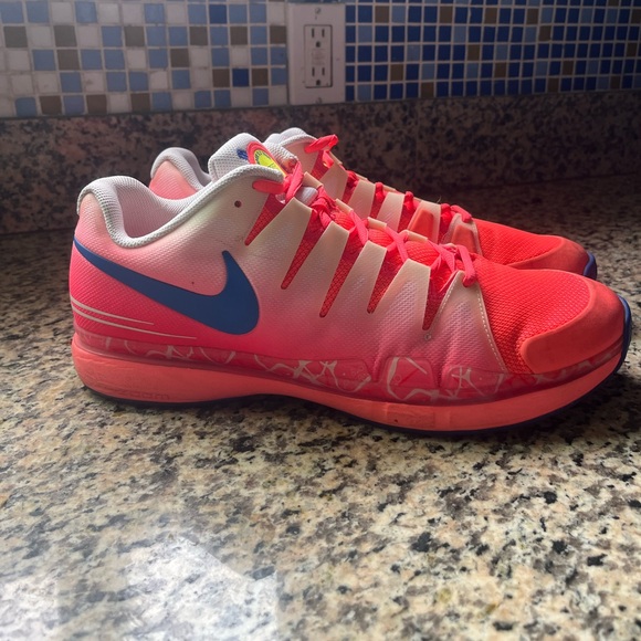 Nike Court Air Zoom Vapor 9.5 Tour 'Hot Punch Red' (FB2664-600) in a Men’s 13 - Picture 1 of 7